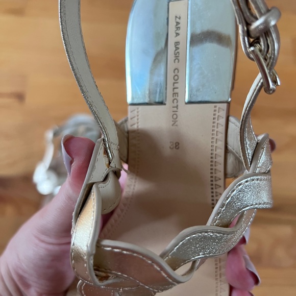 Zara gold sandals. Size 38 - Picture 4 of 8